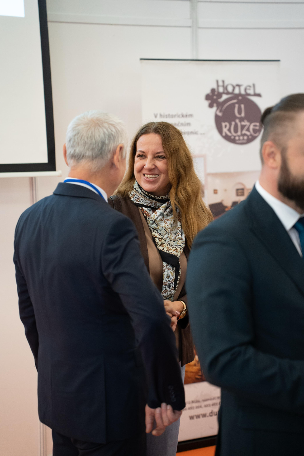 Katarína Slobodová Nováková in discussion with colleagues at a professional event