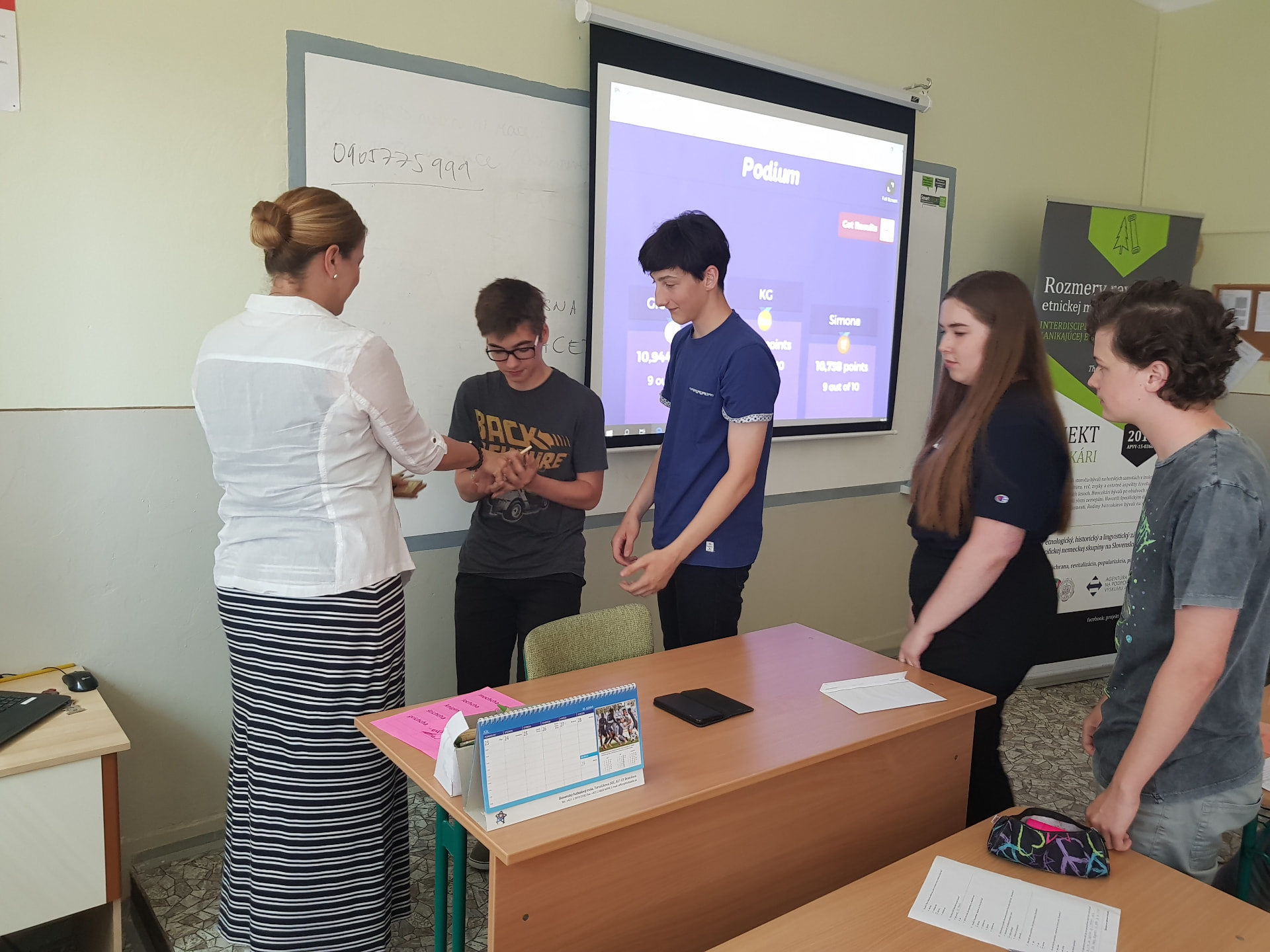 Katarína Slobodová Nováková leading an educational activity about Huncokar heritage with students in a classroom